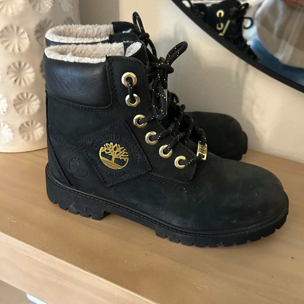 Timberland X Champion 6-inch Shearling Black Gold Ankle Boots Kids Girls Size 5